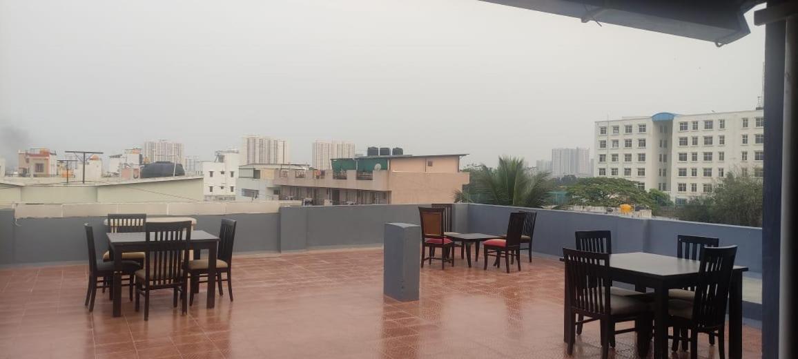 Abuzz Oxfordcaps Bannerghatta Bangalore Buitenkant foto